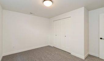 768 Clover Hill Dr, North Liberty, IA 52317