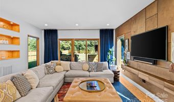 2553 Elkwood Cir, Charlotte, NC 28205