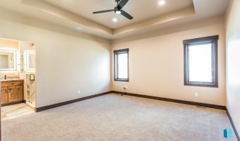 2816 E Sunflower Cir, Brandon, SD 57005