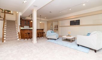 5812 HICKORY HOLLOW Ln, Doylestown, PA 18902