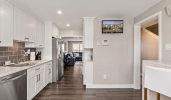 2504 WINDBREAK Dr, Alexandria, VA 22306