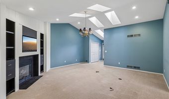 838 Lynnhaven Ln, Akron, OH 44313