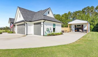 1090 Sandy Ln, Arnaudville, LA 70512