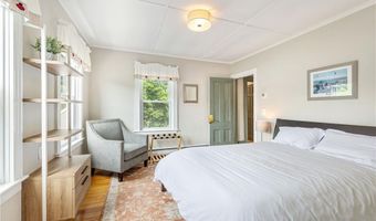7 Prospect Ave, Narragansett, RI 02882