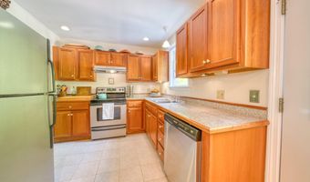 208 Congress St, Belfast, ME 04915