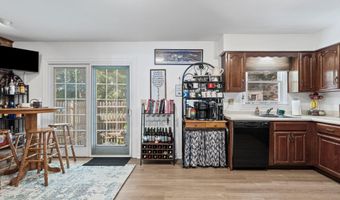 137 Point Of Woods Dr, Albany, NY 12203