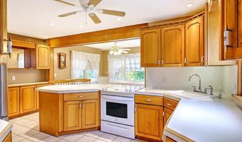 98 Iroquois Rd, Cumberland, RI 02864