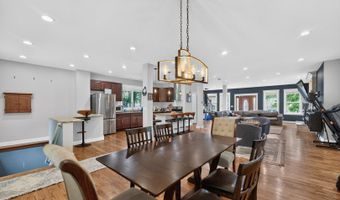 108 N Main St, Algonquin, IL 60102