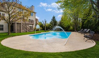 3 BLACKWOLF Ct, Algonquin, IL 60102