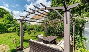 71 Clarence St, Cranston, RI 02910
