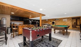 788 Namquid Dr, Warwick, RI 02888