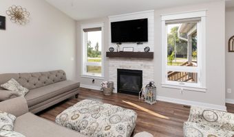 916 35th St SW, Altoona, IA 50009