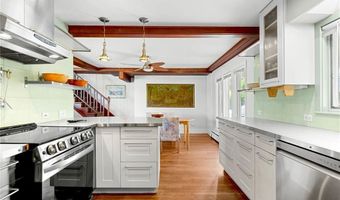 172 Eustis Ave, Newport, RI 02840