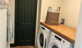 382 S Main St, Alburgh, VT 05440