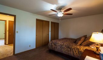 207 N 10th St, Albia, IA 52531