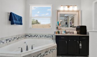 3200 PINENUT Dr, Apopka, FL 32712
