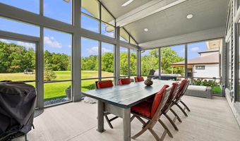 2104 Golfview Dr, Auburn, IN 46706