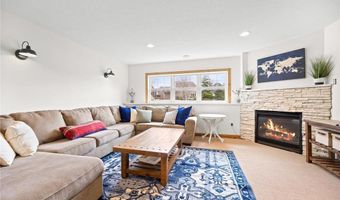 11689 E Laketowne Dr, Albertville, MN 55301