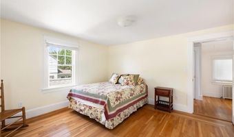 36 Kay Blvd, Newport, RI 02840