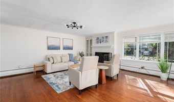 84 Hickory Dr, East Greenwich, RI 02818