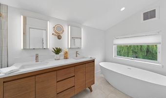 34 Howard Ave, Branford, CT 06405