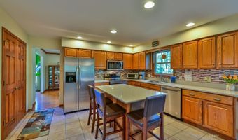 5 Warwick Ln, Athens, OH 45701