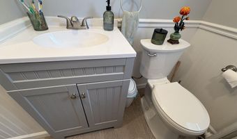 154 8th St A, Belford, NJ 07718