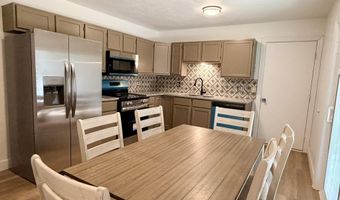 904 S Oak Ridge Dr, Aurora, MO 65605