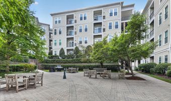 2465 ARMY NAVY Dr 1-202, Arlington, VA 22206