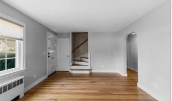 86 Bretton Woods Dr, Cranston, RI 02920