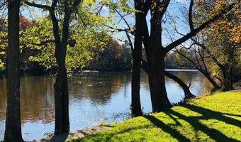 17 Willow St, Algonquin, IL 60102
