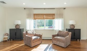 18 Evergreen Dr, Bayonne, NJ 07035