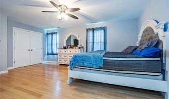 74 Brookhaven Dr, East Providence, RI 02914