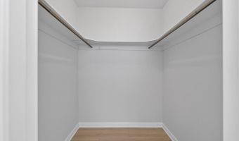 4390 LORCOM Ln 410, Arlington, VA 22207