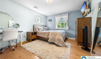 3146 Club Dr, Allentown, PA 18103