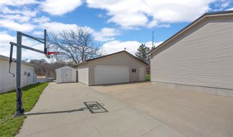 504 S Linn St, Anamosa, IA 52205