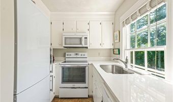 141 Narragansett Ave 2C, Newport, RI 02840