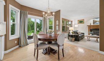 208 E APPLE CREEK Rd, Appleton, WI 54913