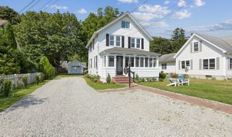 91 Grove St, Clinton, CT 06413