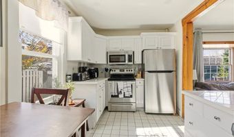 13 Holland St 1, Newport, RI 02840