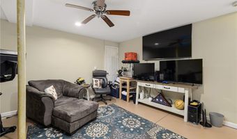 136 Corporate Pl, Middletown, RI 02842