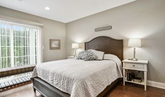 206 Copper Square Dr 206, Bethel, CT 06801