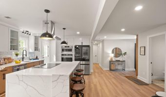4006 N GLEBE Rd, Arlington, VA 22207