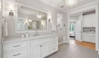 3555 N DICKERSON St, Arlington, VA 22207