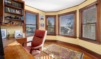 99 Roseneath Ave, Newport, RI 02840