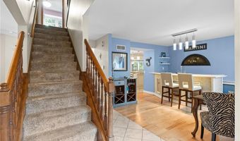 1233 Red Oak Plantation Dr, Ballwin, MO 63021