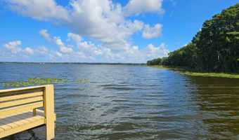 11 Lakeview Dr, Astatula, FL 34705