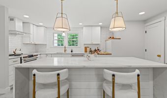 259 Falmouth Rd, Falmouth, ME 04105