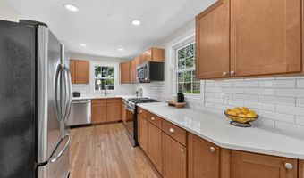 6010 BANGOR Dr, Alexandria, VA 22303