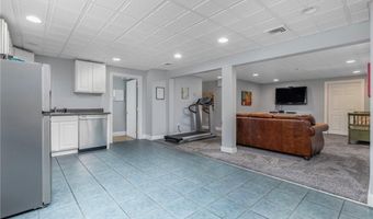 15 Sophia Cir, North Kingstown, RI 02852